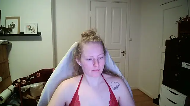 Snapshot of Girlnina-1995 chatting on February 2026 07:31:01 PM Girlnina-1995 online show from February 2026 07:31:01 PM