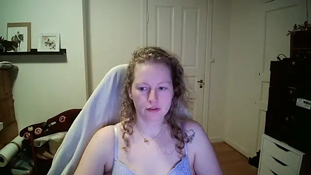 Snapshot of Girlnina-1995 chatting on February 2026 10:07:01 PM Girlnina-1995 online show from February 2026 10:07:01 PM