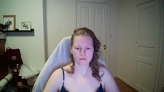 Snapshot of Girlnina-1995 chatting on March 2026 08:42:01 AM Girlnina-1995 online show from March 2026 08:42:01 AM