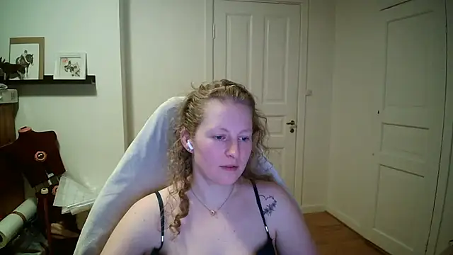 Snapshot of Girlnina-1995 chatting on March 2026 08:48:01 PM Girlnina-1995 online show from March 2026 08:48:01 PM