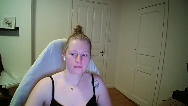 Snapshot of Girlnina-1995 chatting on March 2026 09:33:01 PM Girlnina-1995 online show from March 2026 09:33:01 PM