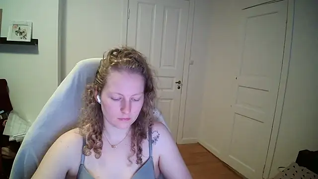 Snapshot of Girlnina-1995 chatting on March 2026 09:14:01 AM Girlnina-1995 online show from March 2026 09:14:01 AM