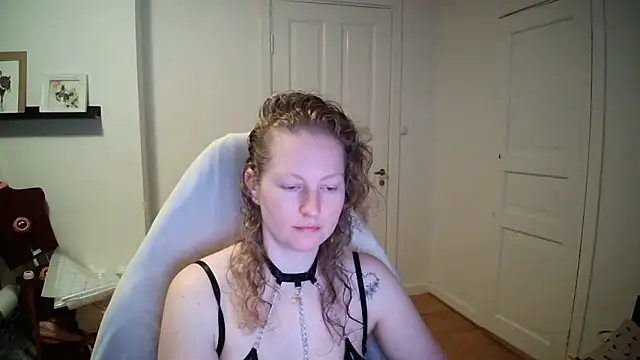 Snapshot of Girlnina-1995 chatting on March 2026 06:28:02 AM Girlnina-1995 online show from March 2026 06:28:02 AM