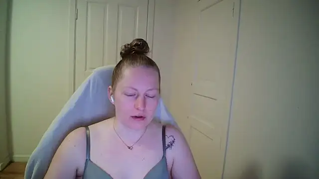 Snapshot of Girlnina-1995 chatting on March 2026 07:31:02 AM Girlnina-1995 online show from March 2026 07:31:02 AM