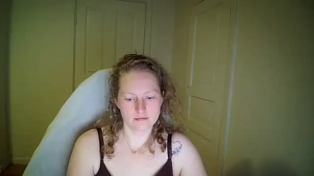 Girlnina-1995 online show from April 2026 06:20:01 PM