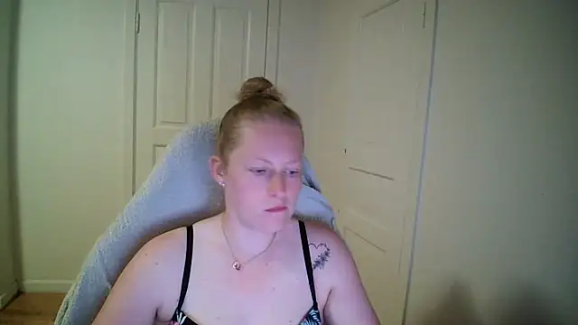Girlnina-1995 online show from May 2026 04:04:02 PM