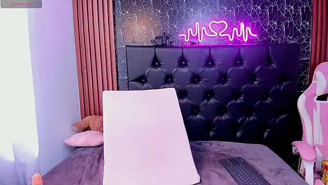 Snapshot of Tamara-evans chatting on February 2025 07:27:02 PM Tamara-evans online show from February 2025 07:27:02 PM