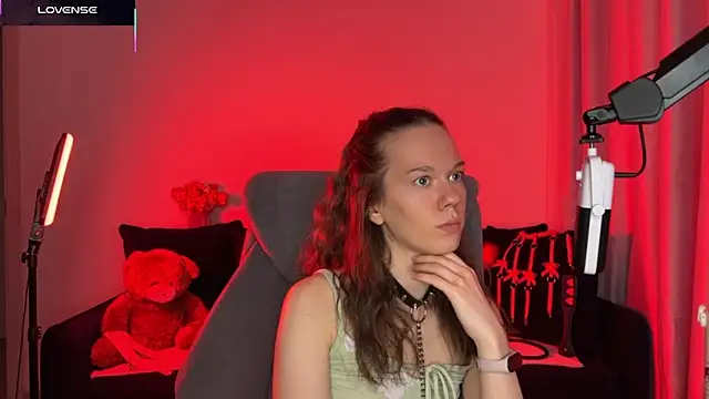 DivineBite online show from October 2025 05:00:01 PM