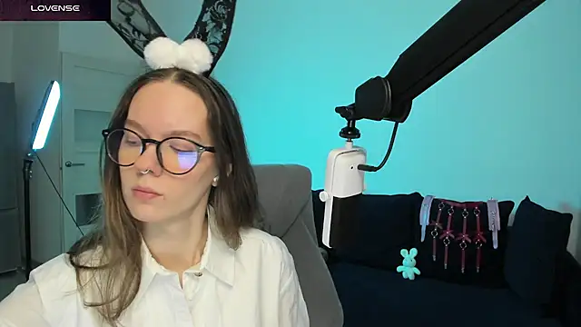 DivineBite online show from February 2026 02:17:02 PM