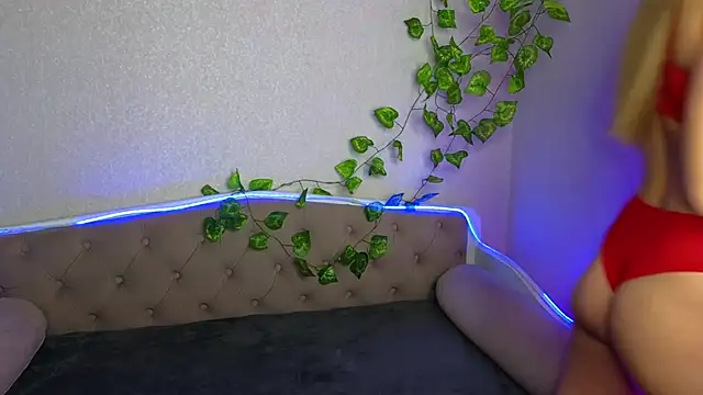 Snapshot of ParadisePleasure_ chatting on December 2024 01:47:02 AM ParadisePleasure online show from December 2024 01:47:02 AM