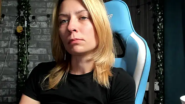 karo123421 online show from September 2025 07:37:01 PM