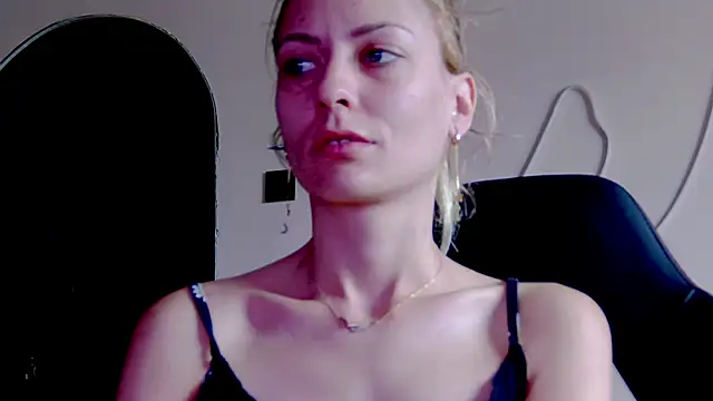 Snapshot of karo123421 chatting on November 2025 10:23:01 AM karo123421 online show from November 2025 10:23:01 AM