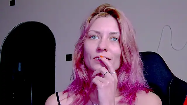 Snapshot of karo123421 chatting on November 2025 09:25:02 PM karo123421 online show from November 2025 09:25:02 PM