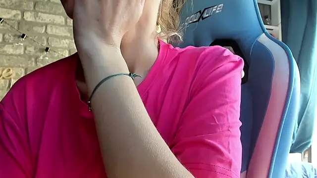 Snapshot of karo123421 chatting on December 2025 08:52:01 AM karo123421 online show from December 2025 08:52:01 AM