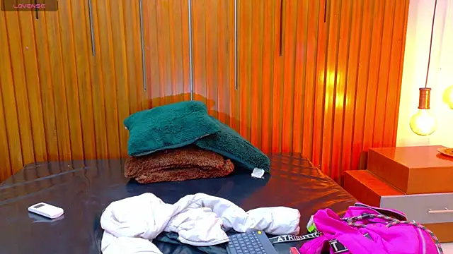 SilvanaCapelli online show from November 2025 10:11:02 PM