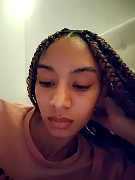 Leaberry online show from November 2025 05:39:01 AM