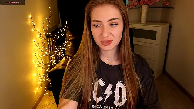 Snapshot of Adelyna_Bird chatting on June 2026 06:34:02 AM Adelyna Bird online show from June 2026 06:34:02 AM