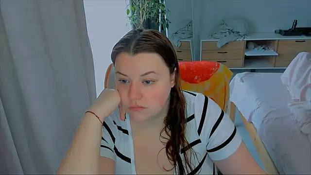 Snapshot of PolinaSalvatore chatting on October 2025 09:10:01 AM PolinaSalvatore online show from October 2025 09:10:01 AM