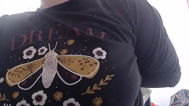 Snapshot of andreaisis2 chatting on October 2025 09:17:02 PM andreaisis2 online show from October 2025 09:17:02 PM