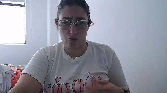 Snapshot of andreaisis2 chatting on January 2026 05:18:02 PM andreaisis2 online show from January 2026 05:18:02 PM