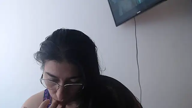 andreaisis2 online show from May 2026 06:17:02 PM