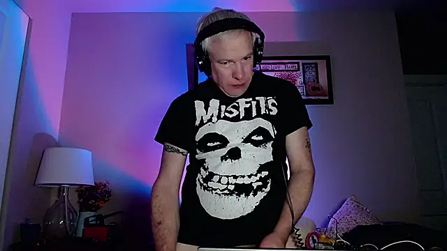 Snapshot of Snarfle82 chatting on November 2025 01:11:01 PM Snarfle82 online show from November 2025 01:11:01 PM