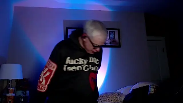 Snapshot of Snarfle82 chatting on November 2025 08:38:01 AM Snarfle82 online show from November 2025 08:38:01 AM