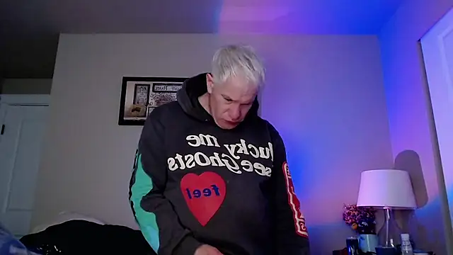 Snapshot of Snarfle82 chatting on November 2025 08:24:02 PM Snarfle82 online show from November 2025 08:24:02 PM