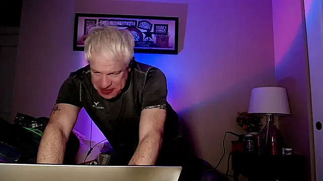 Snapshot of Snarfle82 chatting on December 2025 08:51:02 AM Snarfle82 online show from December 2025 08:51:02 AM