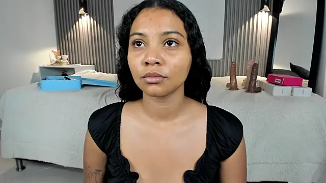 Snapshot of Zafiiraa chatting on May 2026 03:45:01 AM Zafiiraa online show from May 2026 03:45:01 AM