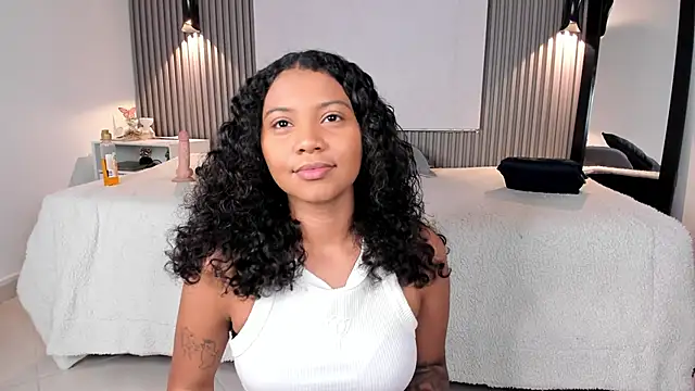 Snapshot of Zafiiraa chatting on May 2026 03:45:02 AM Zafiiraa online show from May 2026 03:45:02 AM