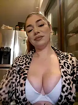 Snapshot of Ella_sweety chatting on January 2025 09:15:02 PM Ella sweety online show from January 2025 09:15:02 PM