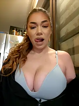 Snapshot of Ella_sweety chatting on February 2025 07:52:01 PM Ella sweety online show from February 2025 07:52:01 PM
