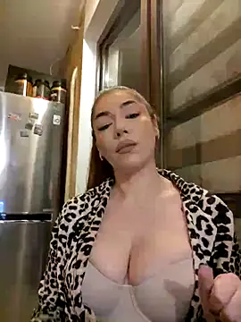 Snapshot of Ella_sweety chatting on February 2025 11:03:01 PM Ella sweety online show from February 2025 11:03:01 PM