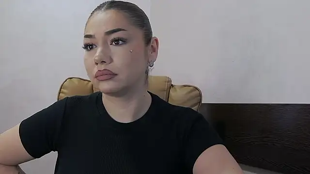 Snapshot of Ella_sweety chatting on March 2026 06:27:02 AM Ella sweety online show from March 2026 06:27:02 AM