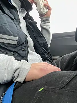 Snapshot of simoninside25 chatting on December 2025 12:32:01 PM simoninside25 online show from December 2025 12:32:01 PM