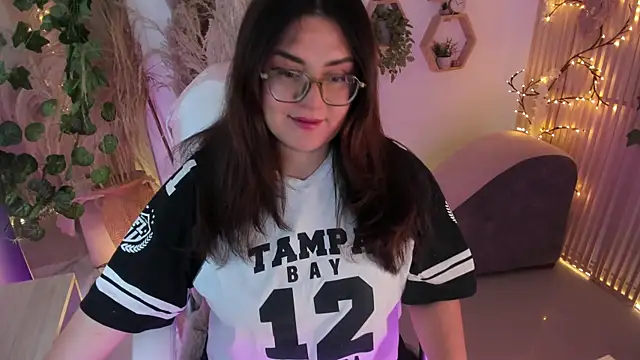 Snapshot of paulinacostello chatting on February 2026 04:46:01 PM paulinacostello online show from February 2026 04:46:01 PM