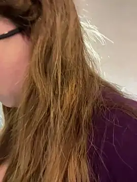 Snapshot of DienkaGreen chatting on December 2025 12:25:02 PM DienkaGreen online show from December 2025 12:25:02 PM