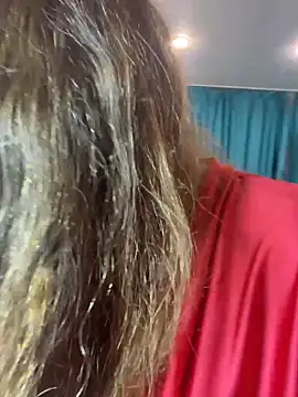 Snapshot of DienkaGreen chatting on December 2025 06:28:01 AM DienkaGreen online show from December 2025 06:28:01 AM