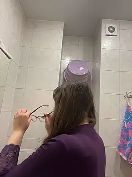 DienkaGreen online show from March 2026 12:19:01 PM