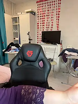 DienkaGreen online show from March 2026 04:54:01 PM