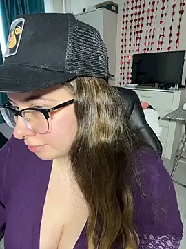 DienkaGreen online show from March 2026 09:58:02 AM