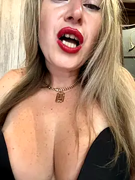 Snapshot of Kittenforyou chatting on October 2025 11:24:01 AM Kittenforyou online show from October 2025 11:24:01 AM