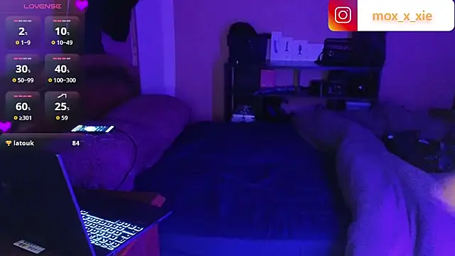 Moxxxie online show from April 2026 03:09:01 PM