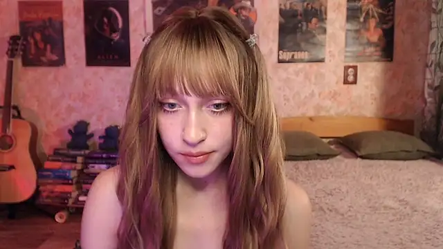 Snapshot of Friendly_Ellie chatting on July 2026 01:19:02 AM Friendly Ellie online show from July 2026 01:19:02 AM