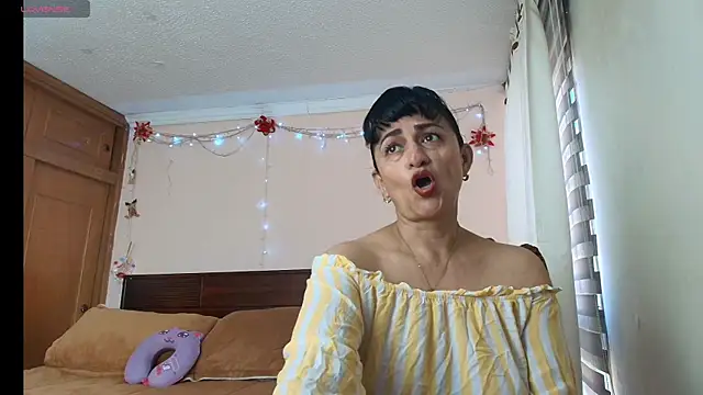 ISABEEL SOFIA01 online show from May 2026 02:22:01 PM
