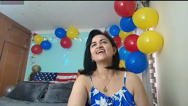 ISABEEL SOFIA01 online show from June 2026 04:38:01 PM