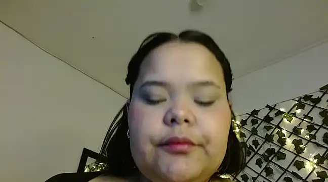 Snapshot of sexychubby___ chatting on February 2025 09:42:01 AM sexychubby online show from February 2025 09:42:01 AM