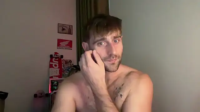 Snapshot of lukegunn chatting on March 2026 12:59:02 AM lukegunn online show from March 2026 12:59:02 AM