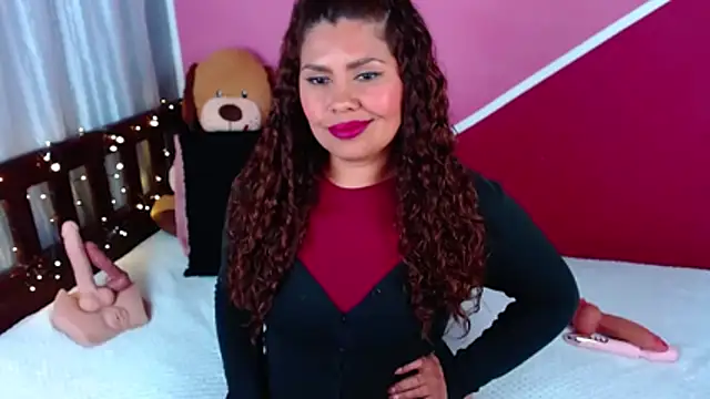 Queenamazon1 online show from June 2026 04:37:02 AM